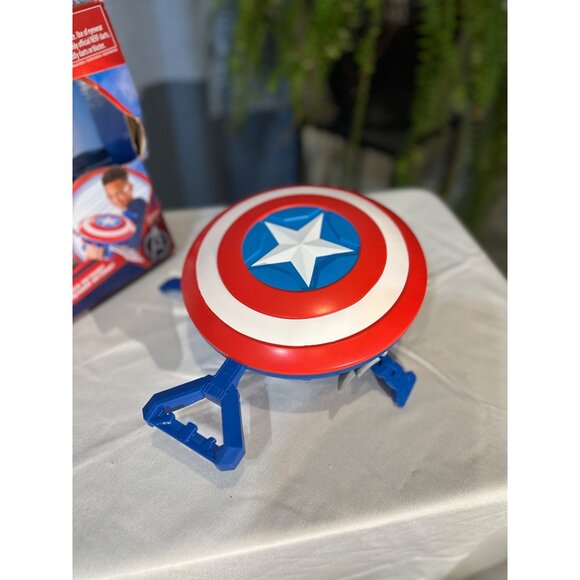 Nerf Marvel Captain America Shield Blaster With Darts - Picture 3 of 7